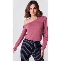 NA-KD Basic Sweter na jedno ramię - Pink. Swetry damskie marki NA-KD Basic. W wyprzedaży za 50.47 zł.