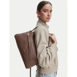 Torebka Liu Jo. Brązowe torebki do ręki damskie Liu Jo, bez wzorów, klasyczne, bez dodatków. Za 599.99 zł.