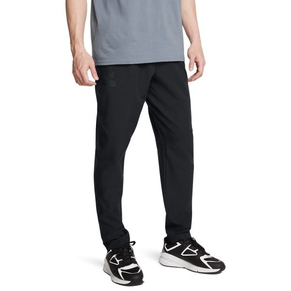 Under Armour SPORTSWEAR WVN TAPER PANT Spodnie męskie. Czarne spodnie sportowe męskie Under Armour, l, bez wzorów, z elastanu. W wyprzedaży za 253.99 zł.