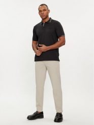 Calvin Klein Spodnie materiałowe K10K113647 Beżowy Comfort Fit. Brązowe spodnie materiałowe męskie Calvin Klein, m, bez wzorów, z materiału. Za 339.99 zł.