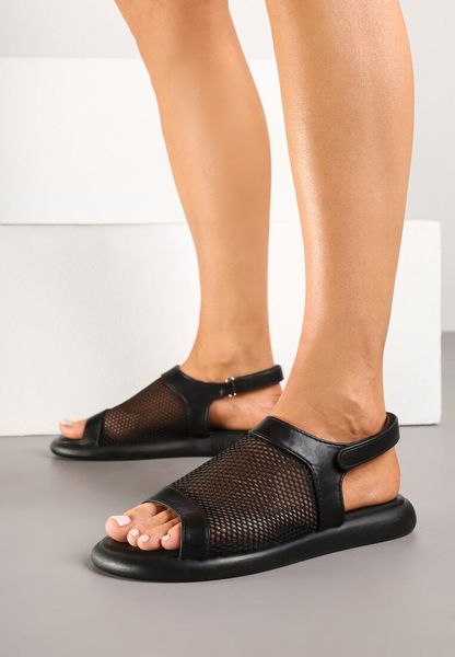 Czarne Sandały z Siateczkową Cholewką Ranevia. Czarne sandały damskie Born2be, bez wzorów, bez obcasa, na płaskiej podeszwie, bez zapięcia. Za 69.99 zł.