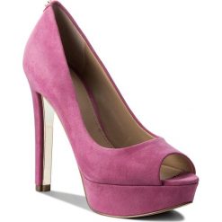 Szpilki GUESS - Heali2 FLHEA1 SUE07 PINK. Czerwone szpilki damskie Guess, ze skóry ekologicznej. W wyprzedaży za 389.00 zł.