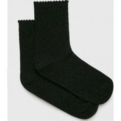 Pieces - Skarpetki. Czarne skarpety damskie Pieces, bez wzorów, z bawełny. W wyprzedaży za 12.90 zł.