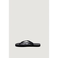 Japonki Kobieta EMPORIO ARMANI CONNECTED UNISEX swimwear. Czarne klapki damskie EMPORIO ARMANI CONNECTED, bez wzorów, bez obcasa. W wyprzedaży za 212.65 zł.