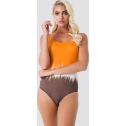 Trendyol Kostium kąpielowy z nadrukiem i odkrytymi plecami - Brown,Orange,Multicolor. Brązowe kostiumy jednoczęściowe damskie Trendyol, z nadrukiem. W wyprzedaży za 48.78 zł.