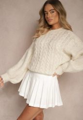 Jasnobeżowy Sweter z Wełną o Eleganckim Warkoczowym Splotem Makkaria. Brązowe swetry damskie Renee, na jesień, z aplikacjami, z jeansu, eleganckie, bez kołnierzyka, bez ramiączek, długie, bez kaptura. Za 139.99 zł.