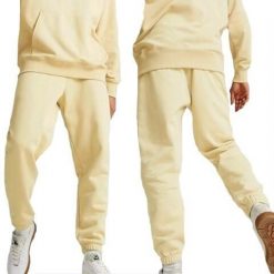 Spodnie sportowe męskie dresowe Puma Classic. Brązowe krótkie spodenki sportowe męskie Puma, m, bez wzorów, z dresówki. Za 119.00 zł.