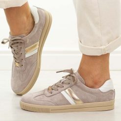 Beżowe skórzane półbuty damskie Vinceza 79601. Brązowe półbuty damskie VINCEZA, na jesień, bez wzorów, z jeansu, biznesowe, bez obcasa, na płaskiej podeszwie, bez zapięcia. Za 219.00 zł.