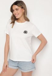 Biały T-shirt z Bawełny Ozdobiony Naszywką Firolee. Białe bluzki damskie Born2be, s, z aplikacjami, z bawełny, bez kołnierzyka, bez ramiączek. Za 49.99 zł.