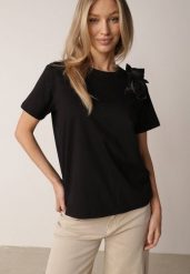 Czarny Klasyczny T-shirt z Bawełny Zdobiony Aplikacją 3D w Kształcie Kwiatów Noebel. Czarne bluzki damskie Born2be, l, z aplikacjami, z bawełny, eleganckie, bez kołnierzyka, bez ramiączek. Za 59.99 zł.