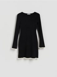 Sukienka z wiskozą - czarny. Czarne sukienki damskie Reserved, l, bez wzorów, z dzianiny, bez kołnierzyka, bez ramiączek, mini, dopasowane. Za 139.99 zł.