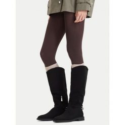 Kozaki Beverly Hills Polo Club. Czarne kozaki damskie Beverly Hills Polo Club, bez obcasa, na płaskiej podeszwie. Za 299.99 zł.