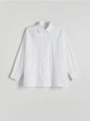 Oversizowa koszula z ażurowym haftem - biały. Białe koszule damskie Reserved, l, w ażurowe wzory, z bawełny, bez kołnierzyka, bez ramiączek. W wyprzedaży za 59.99 zł.