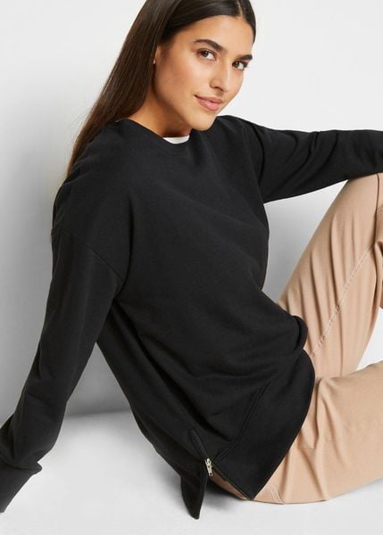 Bluza z mieszanki bawełny. Czarne bluzy damskie bonprix, bez wzorów, z bawełny, bez kaptura. Za 82.99 zł.
