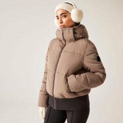 Kurtka narciarska damska z membraną Glitz Dare 2b. Brązowe kurtki snowboardowe damskie Dare 2b, na zimę, bez wzorów, z polaru, bez kaptura, narciarskie. Za 899.99 zł.