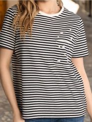 Koszulka w poziome paski z ozdobnymi dżetami - wielobarwny. T-shirty damskie Sinsay, l, bez wzorów, bez kołnierzyka. W wyprzedaży za 13.99 zł.
