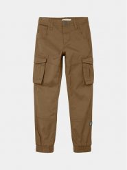 NAME IT Spodnie materiałowe Ryan 13151735 Brązowy Regular Fit. Brązowe spodnie materiałowe dla chłopców Name it, bez wzorów, z bawełny. Za 99.99 zł.