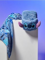 Koc i ocieplacz do stóp Stitch - niebieski. Niebieskie kocyki dla dzieci Sinsay. Za 59.99 zł.