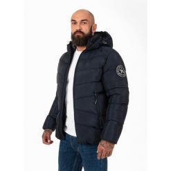 Kurtka zimowa męska Pitbull z kapturem Mobley. Niebieskie kurtki męskie PITBULL, na zimę, m, bez wzorów, trekkingowe. Za 399.00 zł.