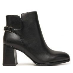 Botki Tamaris. Czarne botki damskie Tamaris, bez obcasa, na słupku, bez zapięcia. Za 409.99 zł.