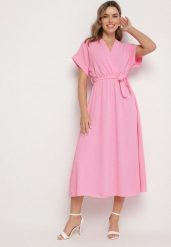 Różowa Sukienka o Rozkloszowanym Kroju z Wiązanym Paskiem Sepelina. Czerwone sukienki damskie Born2be, na co dzień, na lato, s, bez wzorów, eleganckie, bez kołnierzyka, bez ramiączek, maxi, kopertowe. Za 64.99 zł.
