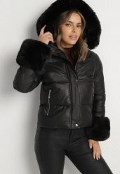 Czarna Pikowana Kurtka z Kapturem Zdobiona Futerkiem Olenesa. Czarne kurtki damskie Born2be, l, z aplikacjami, z dzianiny, z kapturem. Za 179.99 zł.