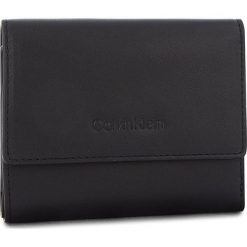 Mały Portfel Damski CALVIN KLEIN - Serene Small Trifold K60K604519 001. Czarne portfele damskie Calvin Klein, ze skóry. Za 349.00 zł.