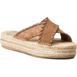 Espadryle TOMMY HILFIGER - Interlace Suede Flatform Sandal FW0FW03392 Summer Cognac 929. Klapki damskie Tommy Hilfiger. W wyprzedaży za 239.00 zł.