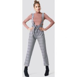 Trendyol Spodnie z szelkami - Grey. Szare spodnie materiałowe damskie Trendyol, w paski. Za 121.95 zł.