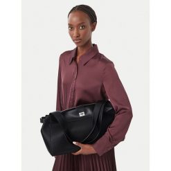 Torebka Calvin Klein. Czarne torebki do ręki damskie Calvin Klein, bez wzorów, klasyczne, bez dodatków. Za 649.99 zł.