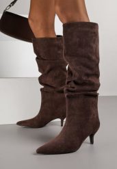 Ciemnobrązowe Kozaki na Kaczuszce z Marszczoną Cholewką Alavitte. Brązowe kozaki damskie Renee, bez obcasa, na obcasie. Za 179.99 zł.