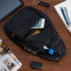 Saszetka nerka przez ramię crossbody męska modna torba dwukomorowa skóra naturalna F03. Saszetki męskie bez wzorów, ze skóry, przez ramię. Za 109.90 zł.