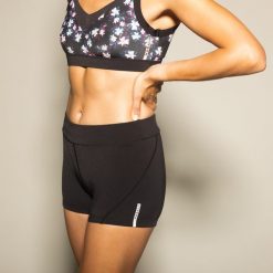 Dół stroju pływackiego damski Nabaiji Nina szorty. Czarne szorty sportowe damskie NABAIJI, xs, bez wzorów, z materiału, sportowe, na fitness i siłownię. Za 49.99 zł.