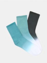 Długie skarpety ombre 3 pack - wielobarwny. Skarpety męskie Sinsay, bez wzorów. Za 17.99 zł.