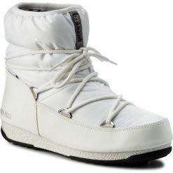 Śniegowce MOON BOOT - Low Nylon Wp 24006200002 Bianco/Argen. Białe śniegowce i trapery damskie Moon Boot, z materiału. W wyprzedaży za 389.00 zł.