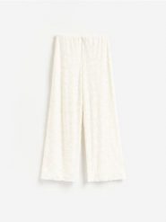 Żakardowe spodnie - złamana biel. Spodnie materiałowe damskie Reserved, l, bez wzorów, z dzianiny. Za 129.99 zł.