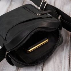 Paolo Peruzzi Saszetka męska na ramię skórzana czarna mała AY-05-HBL. Czarne saszetki męskie Paolo Peruzzi, małe. Za 175.90 zł.