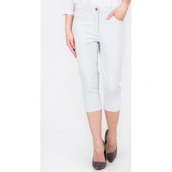 Błękitne spodnie 3/4 QUIOSQUE. Spodnie materiałowe damskie marki QUIOSQUE. W wyprzedaży za 29.99 zł.