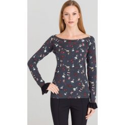 SWETER LIU JO WE WZÓR. Czarne swetry damskie Liu Jo, l, z aplikacjami, bez kołnierzyka, bez ramiączek, bez kaptura. Za 269.50 zł.