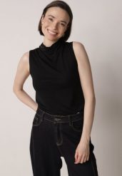 Czarna Gładka Bluzka Bez Rękawów z Półgolfem Nedivra. Czarne koszule damskie Born2be, m, bez wzorów, z elastanu, biznesowe, bez kołnierzyka, bez ramiączek. Za 64.99 zł.