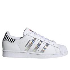 Buty do chodzenia damskie Adidas Superstar W. Białe obuwie sportowe damskie Adidas, z aplikacjami, z gumy, trekkingowe, adidas superstar. Za 389.00 zł.