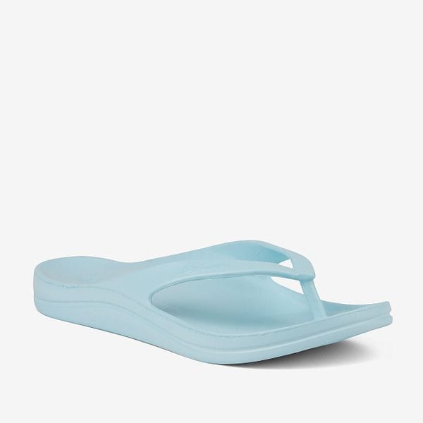 Damskie klapki Coqui. Niebieskie klapki damskie Coqui, bez wzorów, z materiału, bez obcasa. Za 114.99 zł.