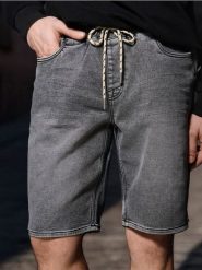 Szorty jeansowe jogger - szary. Szare szorty męskie Sinsay, m, bez wzorów, z jeansu. W wyprzedaży za 33.99 zł.