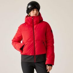 Kurtka narciarska damska z membraną Glitz Dare 2b. Czerwone kurtki sportowe damskie Dare 2b, na zimę, bez wzorów, z polaru, bez kaptura, narciarskie. W wyprzedaży za 899.99 zł.