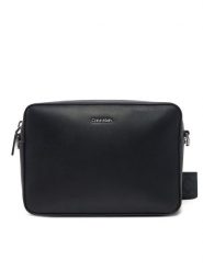 Calvin Klein Torebka Ck Must Small Camera Bag K60K613145 Czarny. Czarne listonoszki damskie Calvin Klein, bez wzorów, ze skóry, bez dodatków. Za 269.99 zł.