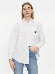 Tommy Jeans Koszula Badge DW0DW17807 Biały Relaxed Fit. Białe bluzki damskie Tommy Jeans, m, bez wzorów, z bawełny, bez kołnierzyka, bez ramiączek. Za 239.99 zł.