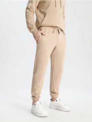 Spodnie dresowe jogger - beżowy. Brązowe spodnie sportowe męskie Sinsay, l, bez wzorów, z bawełny. Za 29.99 zł.