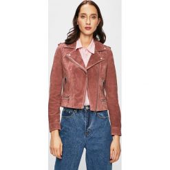 Vero Moda - Kurtka skórzana. Czerwone kurtki damskie marki Vero Moda, z materiału. W wyprzedaży za 339.90 zł.