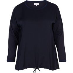 Koszulka "Katja" w kolorze granatowym. T-shirty damskie marki Zizzi, z bawełny, z okrągłym kołnierzem, z długim rękawem. W wyprzedaży za 64.95 zł.