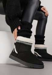 Czarne Śniegowce o Wsuwanym Fasonie z Haftem i Futrem przy Cholewce Mevinadia. Czarne śniegowce i trapery damskie Renee, z jeansu. Za 99.99 zł.